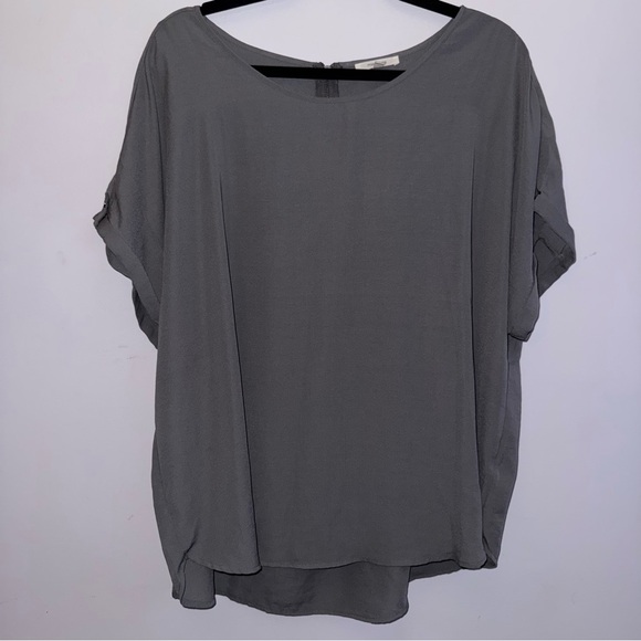 Maurices Tops - Maurices women’s size XXL gray short sleeve blouse back zipper